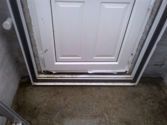 Image_of_door_with_Floodlock_Strips_keeping_flood_water_out